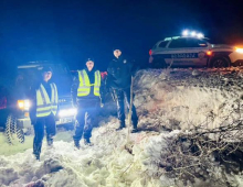 Drama na Pešterskoj visoravni: Bračni par sleteo u snežne nanose, heroji ih spasili