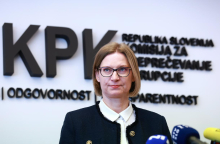 Tina Divjak: Zakon je jasen, Golob kot premier nima pristojnosti v zvezi s policijo