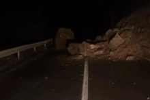 Nekoliko tona kamena sručilo se na Ibarsku magistralu! Potpuni zastoj saobraćaja VIDEO