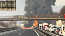 FOTO Zatvorili autocestu u Sloveniji zbog teške prometne nesreće: Izbio ogroman požar!