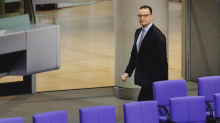 Merz baut Parteispitze um: Jens Spahn zieht sich ein bisschen zurück