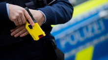 Elektroschock-Pistole: Reul: Taser-Ausbau würde mehr als 12 Millionen Euro kosten