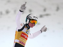 Domen Prevc z izjemnim finalnim skokom deklasiral konkurenco