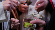 Schräge Segnungen: In Spanien wird sogar eine Schnecke gesegnet