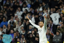 Real po slabem prvem polčasu in žvižgih domačih navijačev vendarle do treh točk