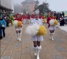 MAŽORETKINJE NAPRAVILE FEŠTU NA ZLATIBORU: Unele duh Jadrana na srpskoj planini i najavile Praznik mimoze u Herceg Novom (FOTO)