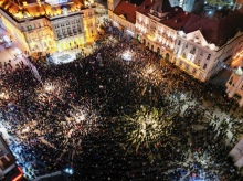 Na protivladnem protestu v Novem Sadu več tisoč ljudi
