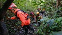 Zehn Vermisste nach Flugzeugabsturz in Indonesien