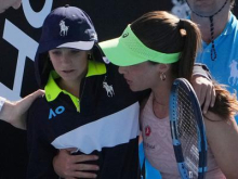 Mlado dekle se je na OP Avstralije znašlo v hudih težavah #video