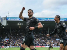 Slovenski napadalec Žan Vipotnik postavlja mejnike na Otoku