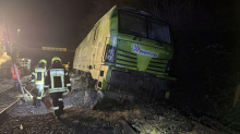 Bahnverkehr: Lok entgleist und beschädigt Oberleitung - Streckensperrung