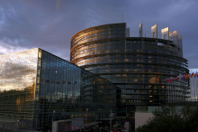 Evropski parlament bo zamrznil trgovinski dogovor z ZDA