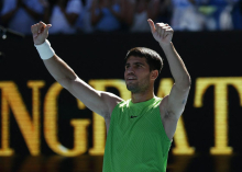 Alcaraz se je po prvem nizu ogrel in po treh nizih napredoval v tretji krog