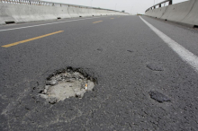 AMSS upozorava na poledicu i udarne rupe