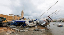 FOTO Posljedice strašne oluje Harry na Malti: Vjetar nosio stabla, brodice bačene na obalu