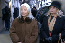 IZVRŠITELJI DOLAZE DANAS DA ISELE LJILJANU! KOMŠIJE NAPRAVILE ŽIVI ZID, PRISUTAN I ADVOKAT! Beograđanka opet na meti: 