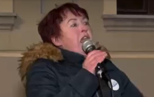 KO JE LJILJANA BRALOVIĆ DA PRETI NEČIJOJ MAJCI I OCU SAMO ZATO ŠTO PODRŽAVAJU VUČIĆA? Gnusne reči zgrozile Srbiju: 