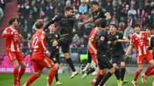 Fußball-Bundesliga: Erste Pleite: FC Bayern patzt gegen Augsburg