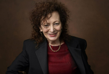 Kanadska galerija odpovedala nakup dela Nan Goldin, ki ji zaradi podpore Gazi očitajo antisemitizem