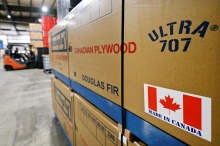 Trump zaradi dogovarjanja s Kitajsko Kanadi zagrozil s 100-odstotnimi carinami