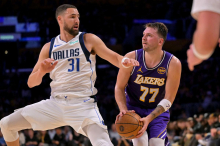 Ob 2.30: Dallas - LA Lakers
