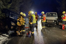 Spiegelglatt: Rutschpartien auf steirischen Straßen hielten Feuerwehren auf Trab