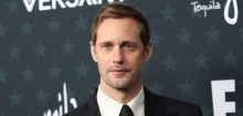 Alexander Skarsgård scherzt über »Schmierkampagne« gegen seinen Vater