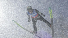 Skiflug-WM: Japan gewinnt die Skiflug-WM – Prevc' Ski machen sich selbstständig