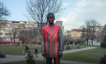 BESTIDNO, HOĆE DA ZATRU SEĆANJE NA SVE ŠTO JE SRPSKO: Blokaderke crvenom farbom oskrnavile bistu Gavrila Principa?! 