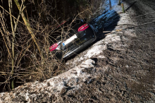 Gefrierender Regen: Autos im Graben: Feuerwehren hatten am Wochenende viel zu tun