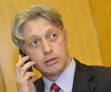 Vlada naj bi odločala o razveljavitvi imenovanja Mirošiča za veleposlanika v Rimu