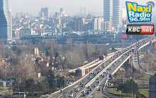 DRAMATIČNA SCENA NA GAZELI: Mladić se popeo na ogradu, na terenu veliki broj policajaca