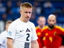 Teo Turk v sedmih nebesih. Postal je očka, nato s Slovenijo obnorel Stožice.