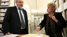 Holocaust-Gedenktag: Tova Friedman besucht vor Bundestagsrede Archiv in Berlin