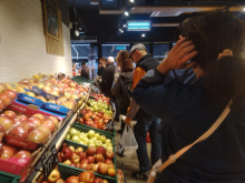 Neverovatna scena u marketu: Beograđanki prišla devojčica s korpom i upitala je nešto što je ostavilo bez teksta, a onda je drugi raskrinkali