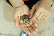 Izvršbe prejemnikov socialne pomoči se bodo lahko plačevale po obrokih