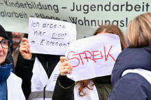 Sozialwirtschaft: 2,4 Prozent: Mit dem Abschluss sind nicht alle glücklich