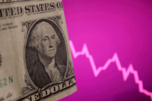 Beg iz dolarja, novi rekordi zlata in izredne razmere na trgu plina