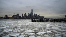 FOTO New York okovan ledom. Zaleđene rijeke: 'Ekstremna hladnoća opasna je po život...'