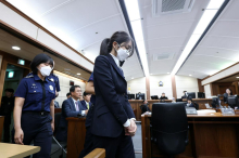 Sodišče v Seulu ženo nekdanjega predsednika obsodilo na 20 mesecev zapora zaradi podkupnin