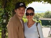 Brooklyn Beckham and Nicola Peltz check in to Harry and Meghan's favourite hotel amid talks for 'tell-all' book