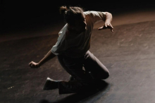 Plesna predstava za telo z oviranostjo, ki noče biti klišejska zgodba o 