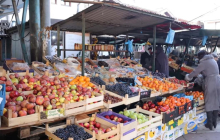 ŠOK NA PIJACI U VRNJAČKOJ BANJI, STIGLA VOĆKA KOJOJ VREME NIJE! Original paraćinska, otkud to?! Kupci zatečeni, a evo i pošto je (VIDEO)