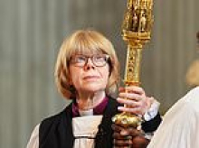 Dame Sarah Mullally officially becomes first ever woman to lead the Church of England as heckler interrupts ceremony