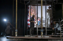 Zora po koncu zgodovine: Kdo lahko pripoveduje zgodbo, kdo z njo trguje in kdo nosi njene posledice