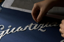 Kako lahko umetniški projekt združi čipko in boj proti nasilju nad ženskami?