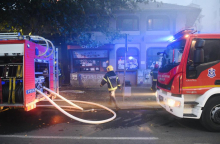 IZBIO POŽAR NA PALILULI: Vatrena stihija u napuštenom objektu, vatrogasne ekipe na terenu