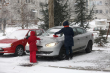 AMSS: Susnežica, sneg i mokri kolovozi usporavaju vožnju, moguć led na putu za Majdanpek