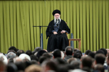 Hamenej: Napad ZDA na Iran bi sprožil regionalni konflikt. Teheran odpovedal vojaške vaje.