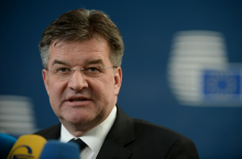 Zaradi objav v Epsteinovih dosjejih odstopil Fičev svetovalec Miroslav Lajčak